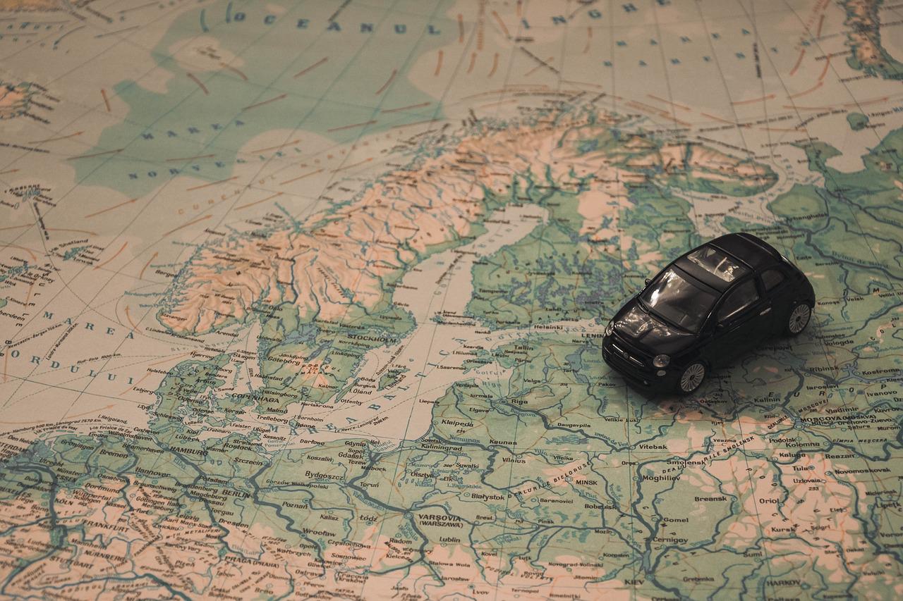 Samochodzik na mapie świata